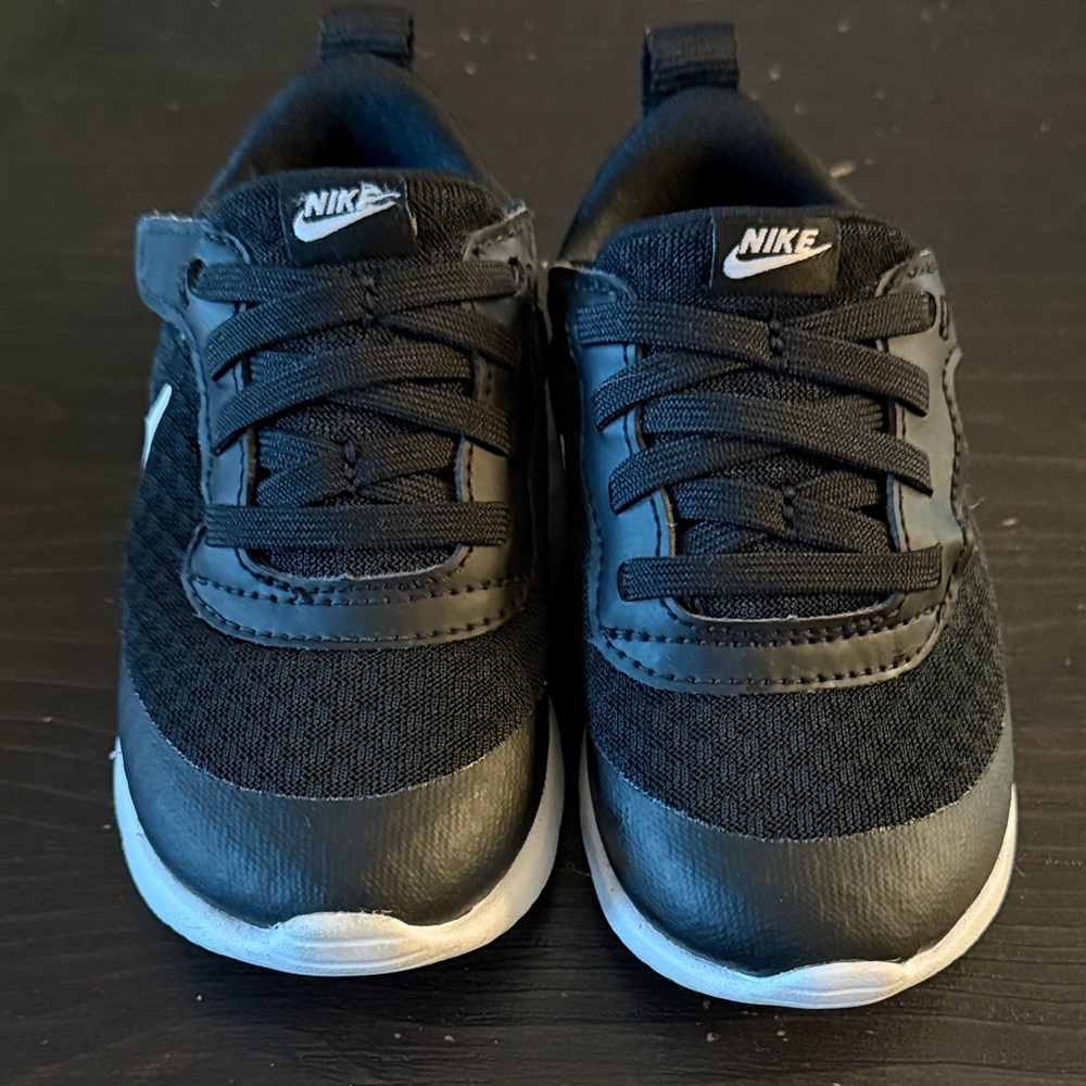 Nike Kids Black and White Sneakers - Picture 2 of 4